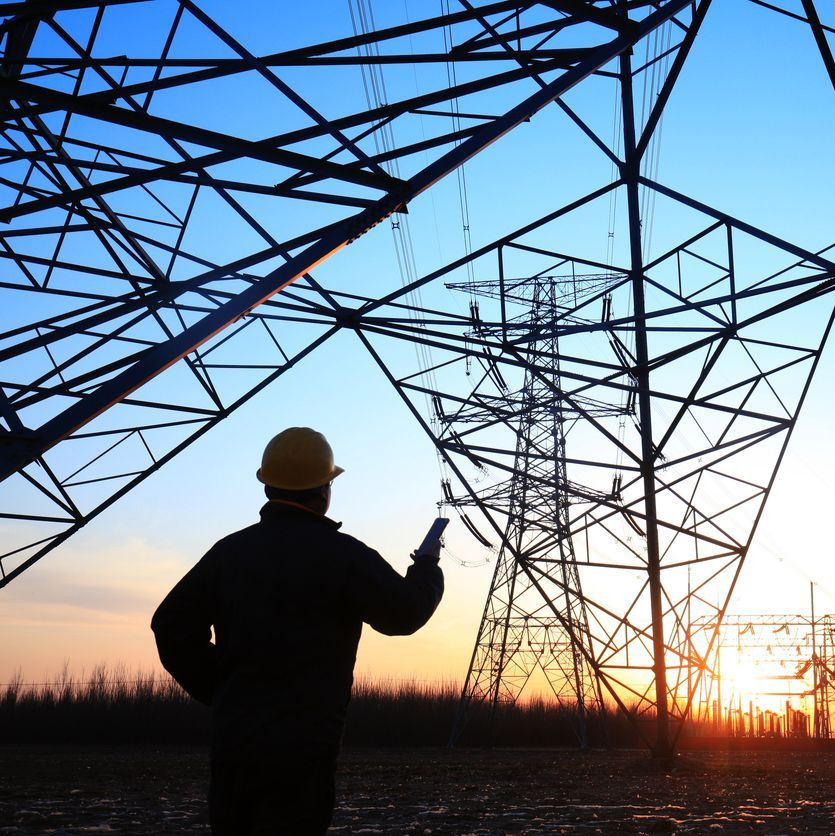 One tech power transmission line inspector