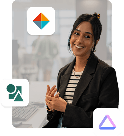 Lächelnde Geschäftsfrau von Rise Technical im Büro mit Logos der Initiativen