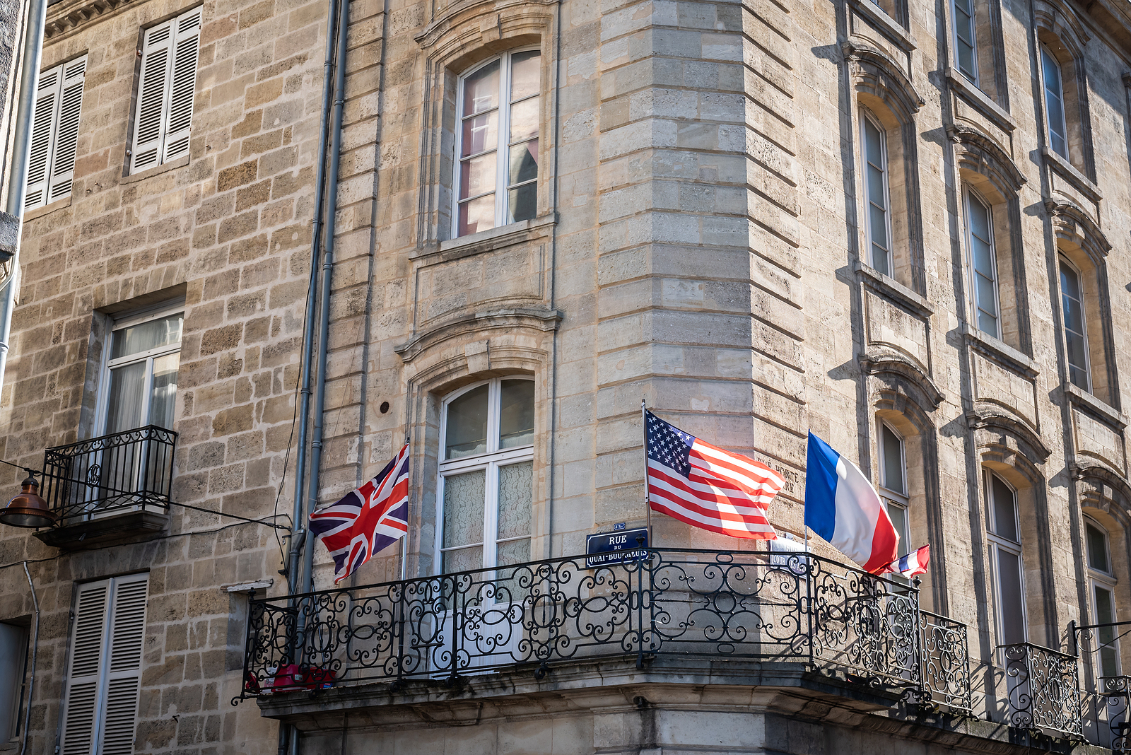 Recruiting English Speaking Talent in France: A Guide for International Companies 