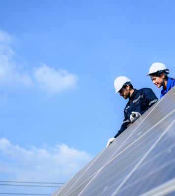 Post-offer engagement tactics that cut fall-through in solar hires by half