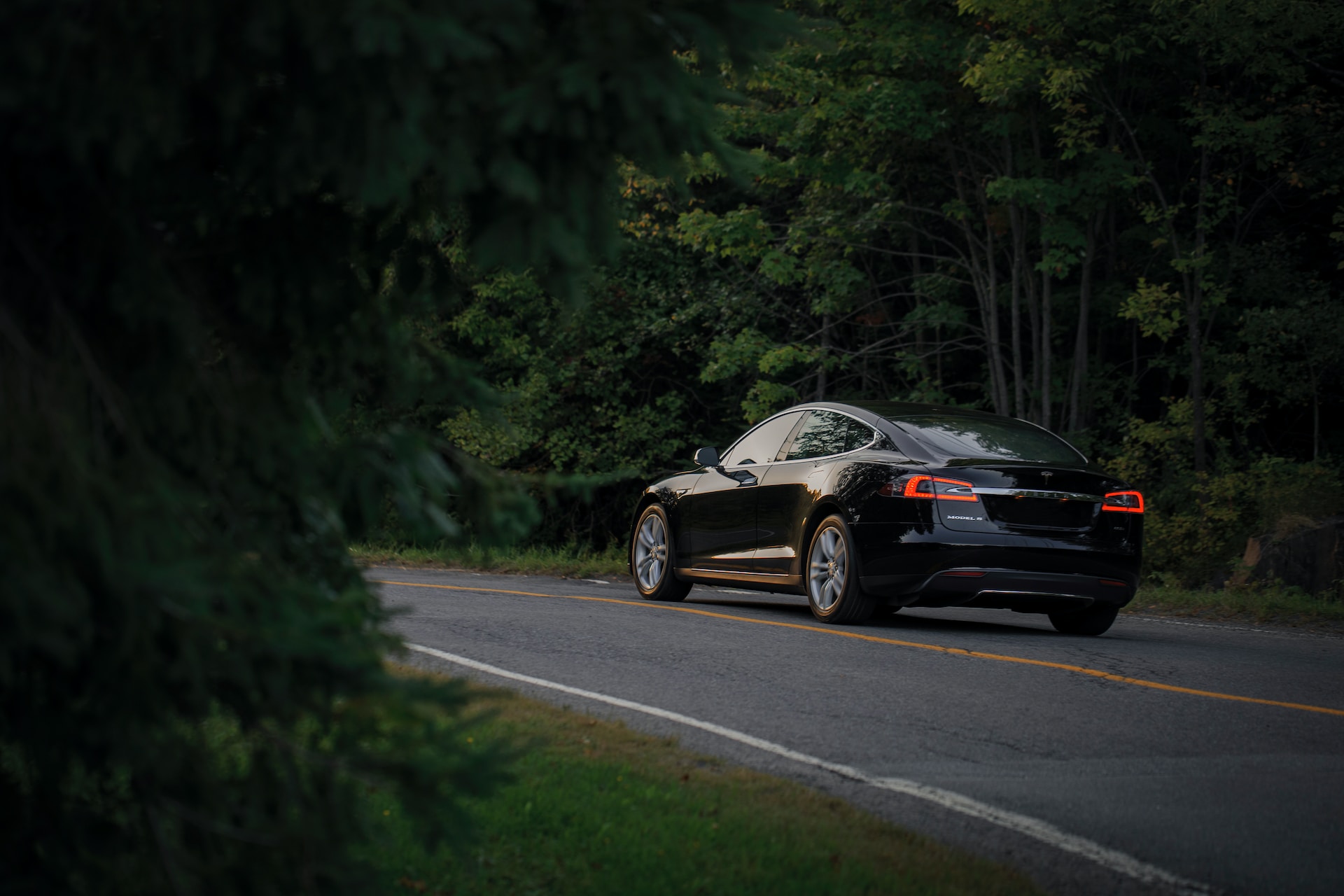 The Future of Electric Vehicles: How Technology Influences E-Mobility