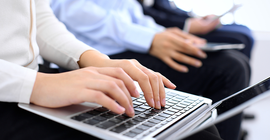 Comment recruter efficacement un commercial bilingue en 2026 