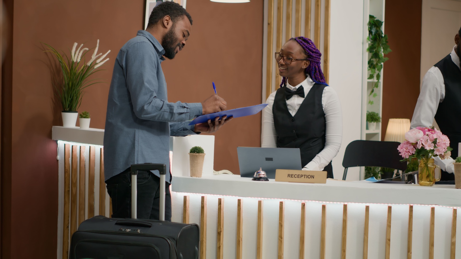 Reduce concierge chaos with our temp staffing solutions this busy season
