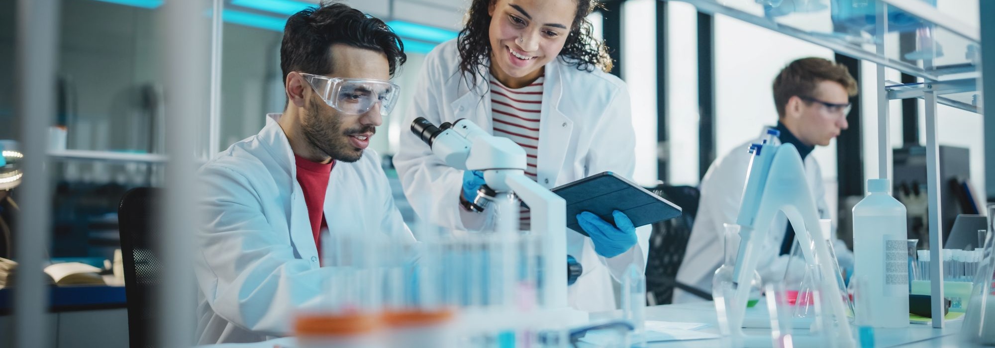 How Are Pharma & Biotech Teams Restructuring Their QA/QC Functions?