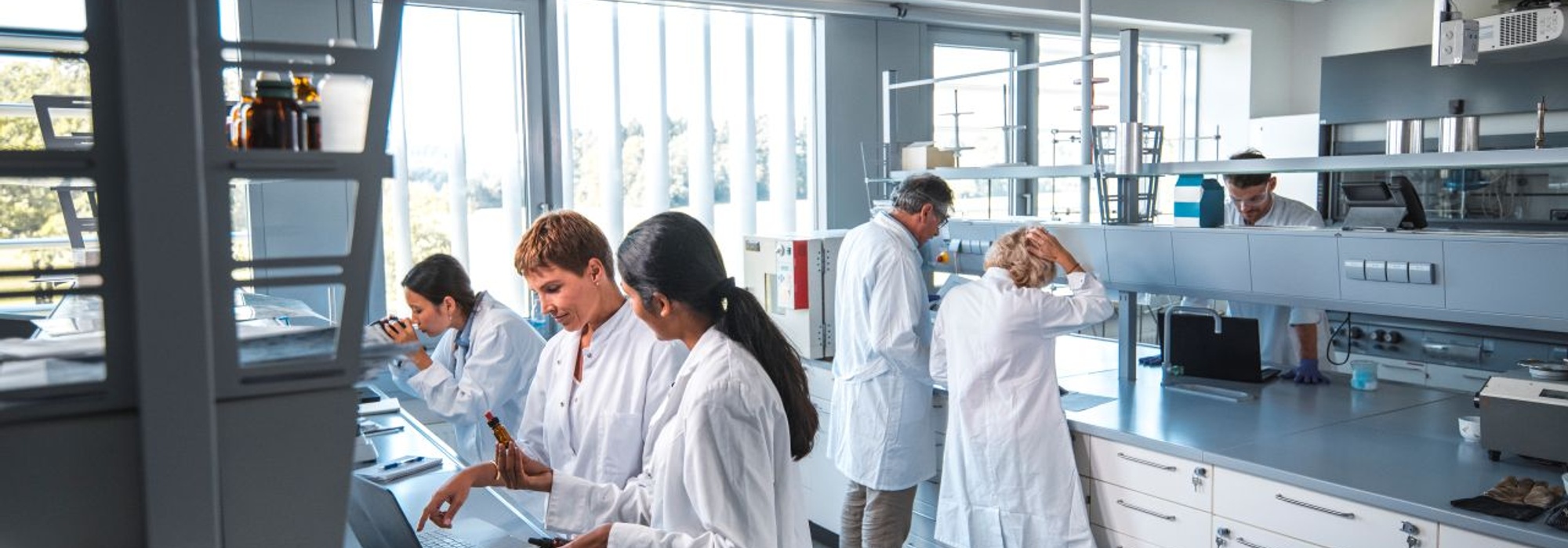 How Can Science Students Gain Practical Experience Before Graduating?