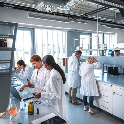 How Can Science Students Gain Practical Experience Before Graduating?