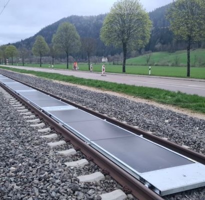Swiss Startup Pilots Solar Panels on Active Railway Tracks