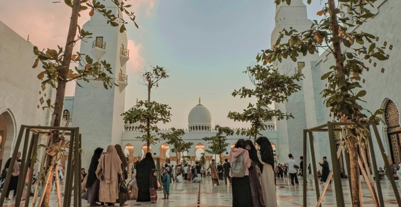 Access a vetted network of property & real estate specialists