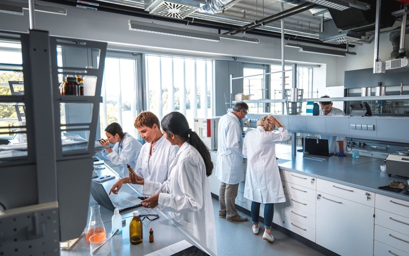 How Can Science Students Gain Practical Experience Before Graduating?