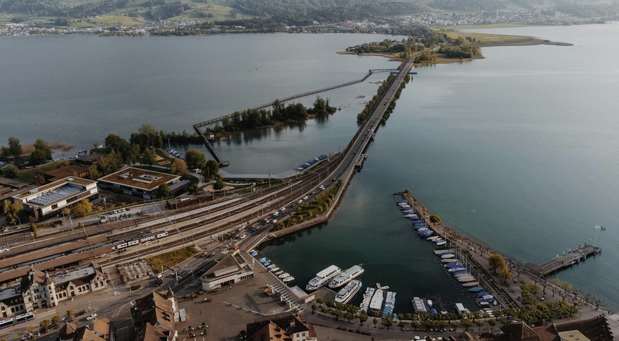 Digital Transformation in Swiss Financial Services image