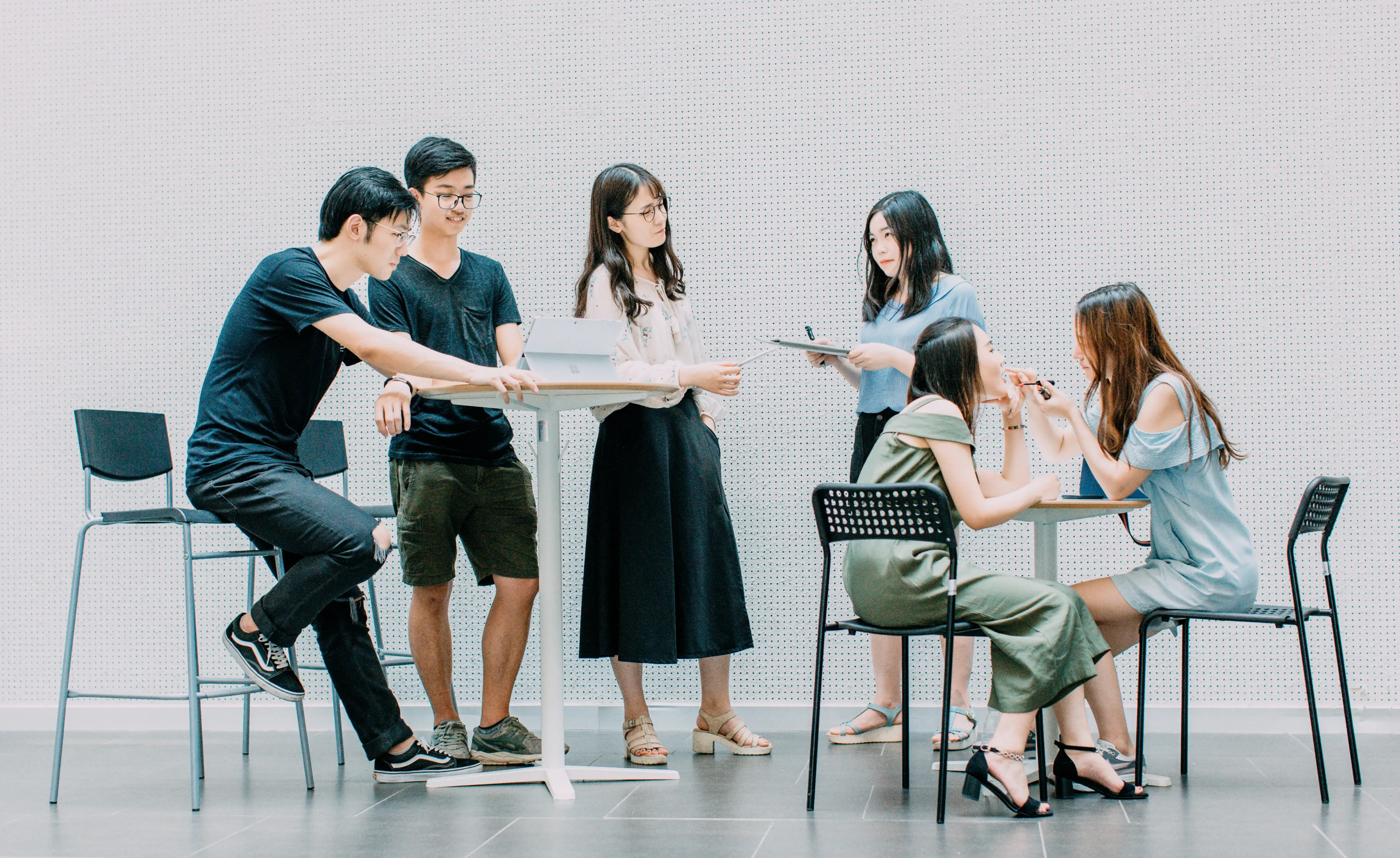 Pros of Fresh Graduates Who Are Interested to Work in Recruitment Industry