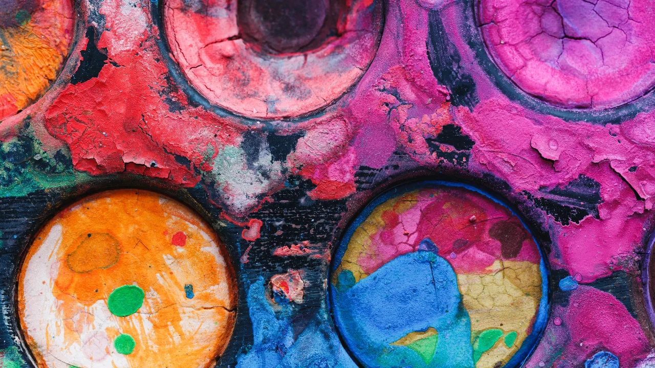 How to Attract Top Talent in the Fine Art Industry